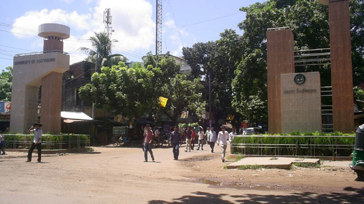 ১০ ঘণ্টা পর চবির অবরোধ স্থগিত করল ছাত্রলীগ