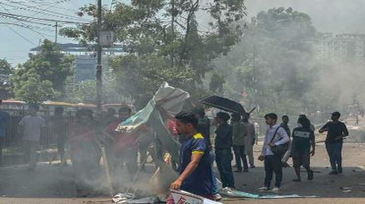 ‘শাটডাউনে’ থাকা আন্দোলনকারীদের আলোচনার বার্তা