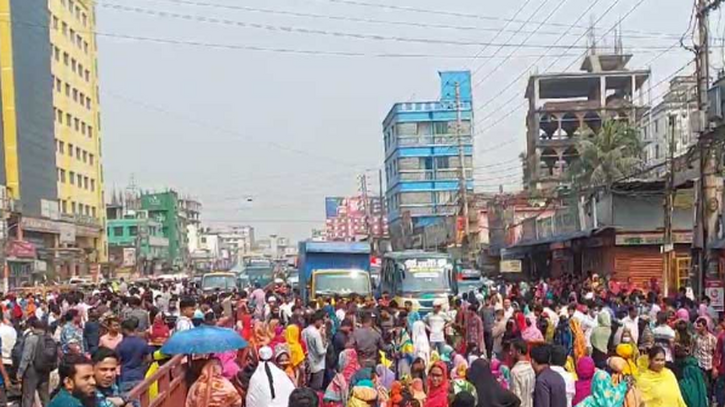 গাজীপুরে দুই মহাসড়ক থেকে অবরোধ প্রত্যাহার, ১০ কারখানায় ছুটি ঘোষণা