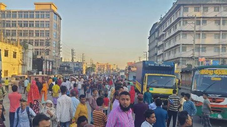 গাজীপুরে শ্রমিকদের টানা অবরোধ, মহাসড়কে ২০ কিলোমিটার যানজট