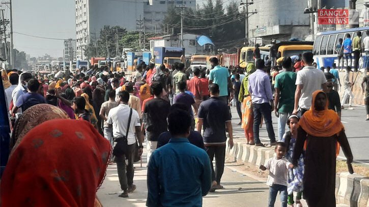 গাজীপুরে শ্রমিকদের বিক্ষোভ, ১২ কারখানায় ছুটি