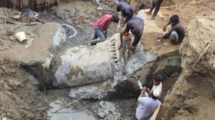 চট্টগ্রামে ওয়াসার পাইপলাইন ক্ষতিগ্রস্ত, ৩০ এলাকায় পানির সংকট