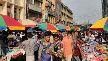 ফুটপাতের ঈদ বাজার: ‘চানরাইত পর্যন্ত দেহন লাগব’