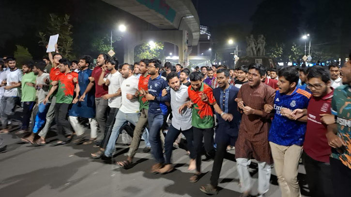 ‘শাহবাগের’ বিরুদ্ধে স্লোগানে উত্তাল ঢাবি