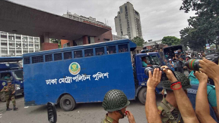 সচিবালয়ে ঢুকে পড়া ৫৩ শিক্ষার্থী আটক