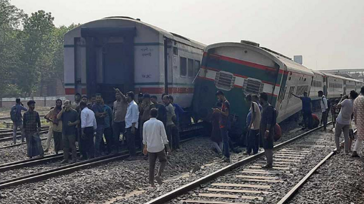 রাজশাহীতে পদ্মা ও বাংলাবান্ধা ট্রেনের মধ্যে সংঘর্ষ