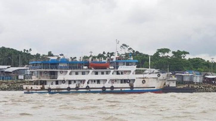 বৈরী আবহাওয়া: ভোলার ৪ রুটে লঞ্চ চলাচল বন্ধ, ৩ ট্রলার ডুবি