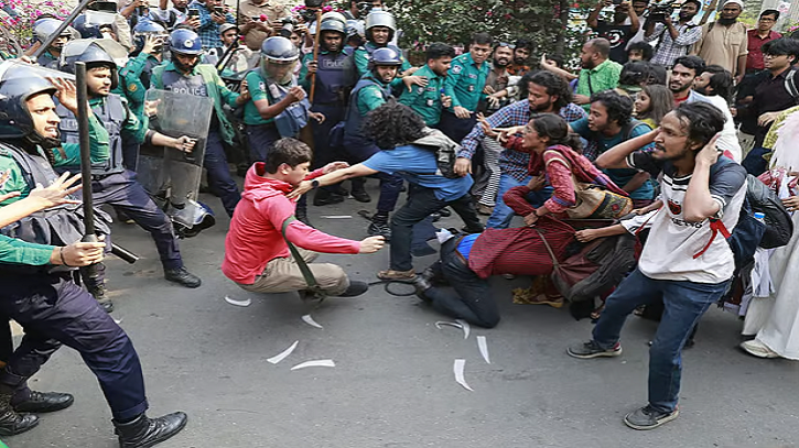 ধর্ষণবিরোধী পদযাত্রায় পুলিশের ওপর হামলা