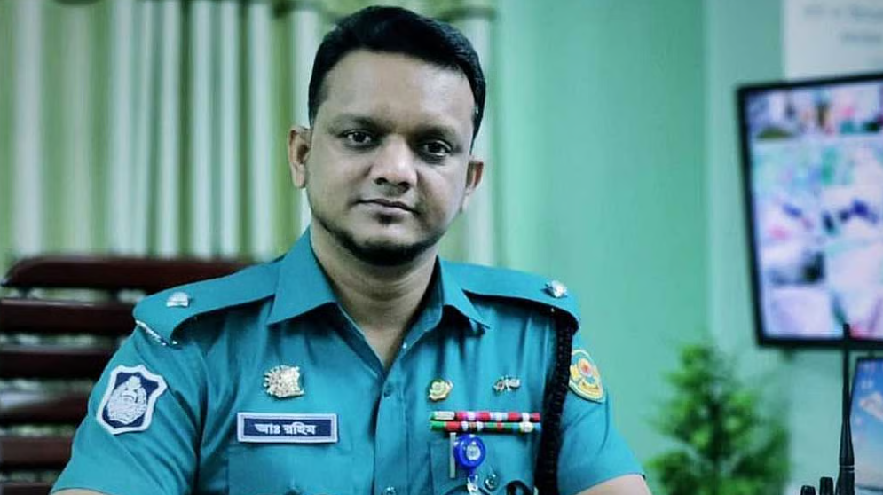 স্বেচ্ছাসেবক দল নেতাকে ধরতে অভিযান: এবার চট্টগ্রাম ছাড়তে হল খুলশীর ওসিকে