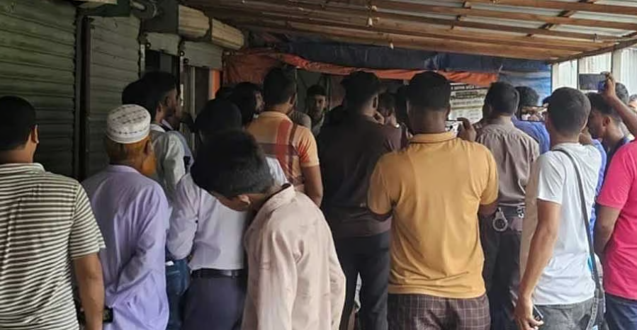 দুই সন্তানের সামনে ধর্ষণের অভিযোগ, বিচার না পেয়ে বাসের নিচে মায়ের ঝাঁপ