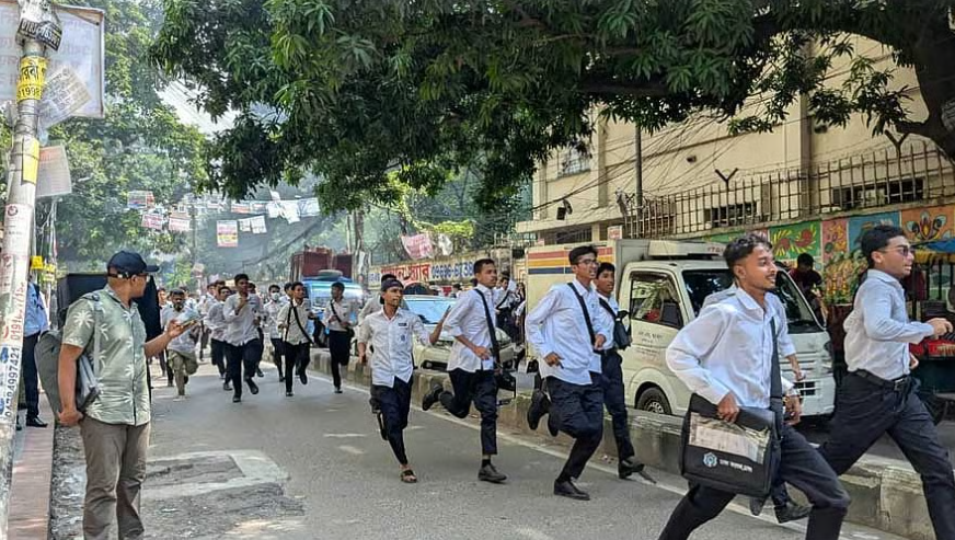 আইডিয়াল ও ঢাকা কলেজ শিক্ষার্থীদের মারামারি