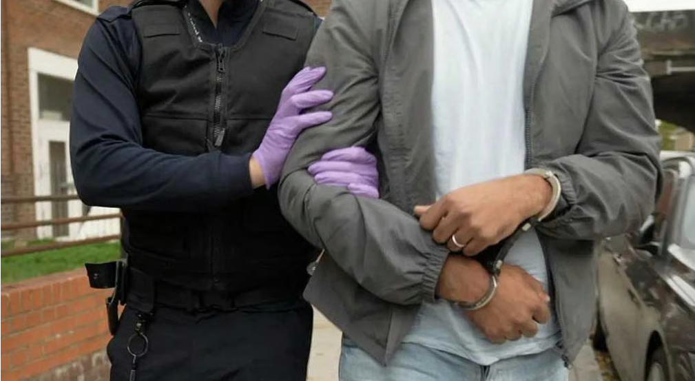 ‘সমকামী সেজে’ যুক্তরাজ্যে আশ্রয়ের আবেদন বাংলাদেশিদের, সহায়তার অভিযোগে গ্রেপ্তার ৩