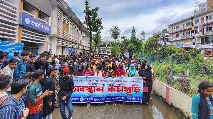 শিক্ষার্থীদের ৫ দফা দাবিতে বিএম কলেজে অচলাবস্থা