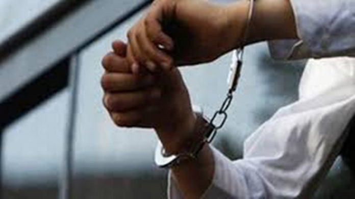 শ্রমিকদের বেতন বকেয়া, সাভারে গার্মেন্ট পরিচালক গ্রেপ্তার