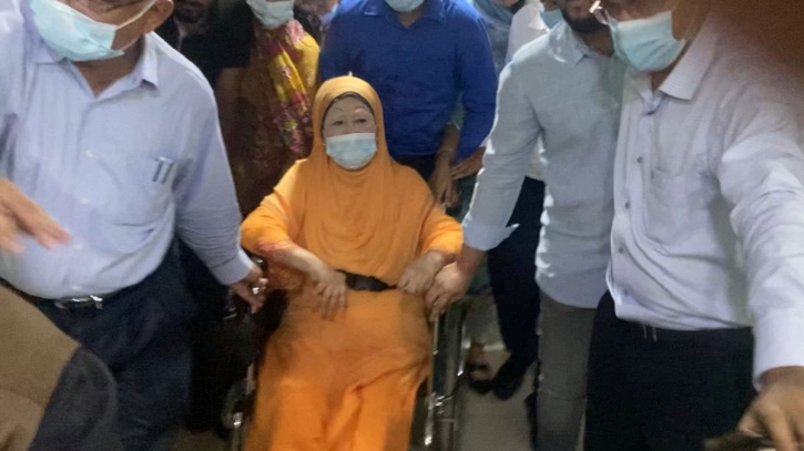 হাসপাতালে `নিবিড় পর্যবেক্ষণে` আছেন খালেদা জিয়া